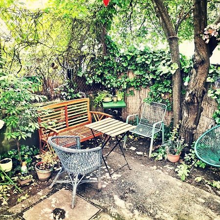 Flat In Historic Villa With Your Own Private Garden, Near City Park بودابست المظهر الخارجي الصورة