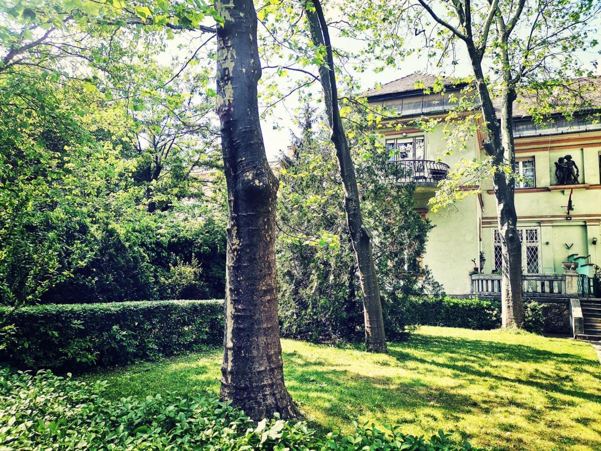 Flat In Historic Villa With Your Own Private Garden, Near City Park بودابست المظهر الخارجي الصورة